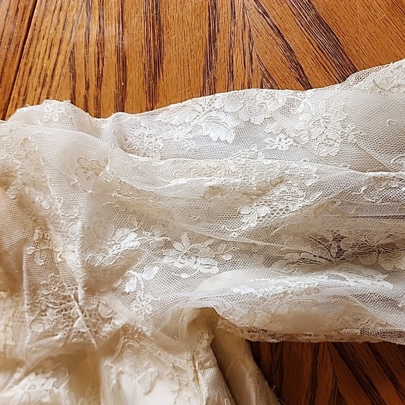 Saks Fifth Avenue 1940s Era Wedding Dress. Liquid Satin - Picture 3 of 17